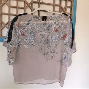 2/$20 🎈Sheer Flowered Blouse w/ Black lace shoulder detail & tie back, size med